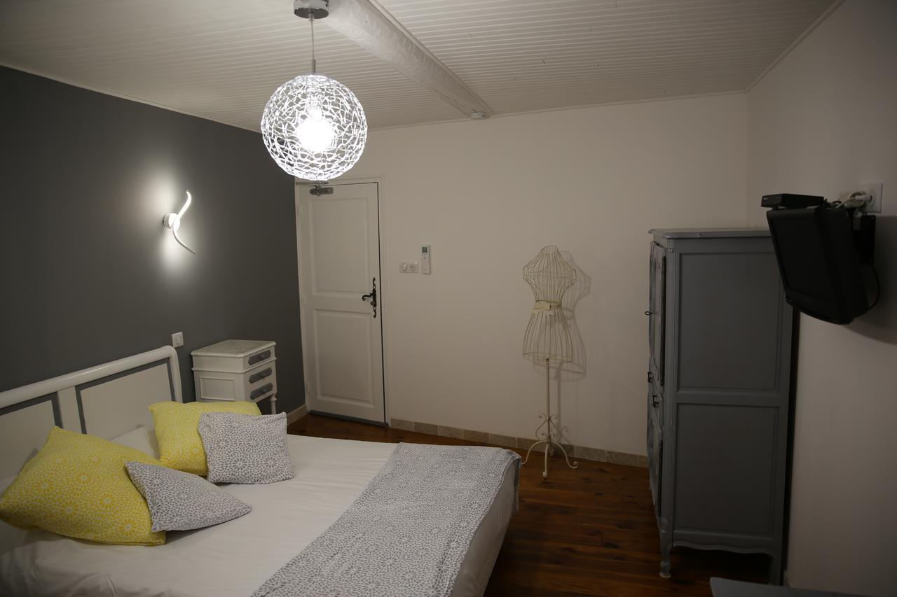 Les Pins Restaurant Et Chambre D'Hotes Сіян-ла-Каскад Екстер'єр фото