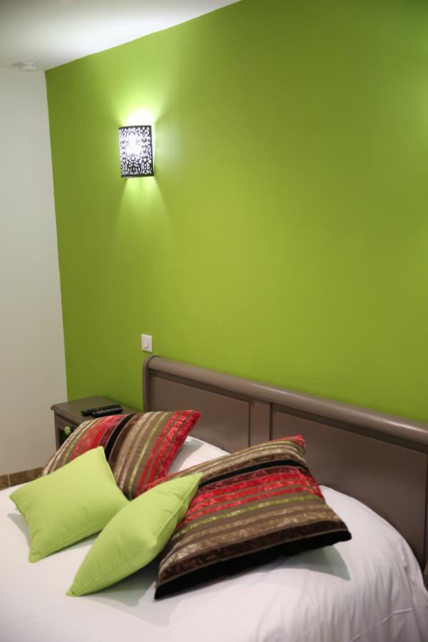 Les Pins Restaurant Et Chambre D'Hotes Сіян-ла-Каскад Екстер'єр фото